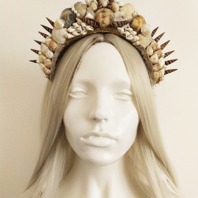 Čelenka z mušlí