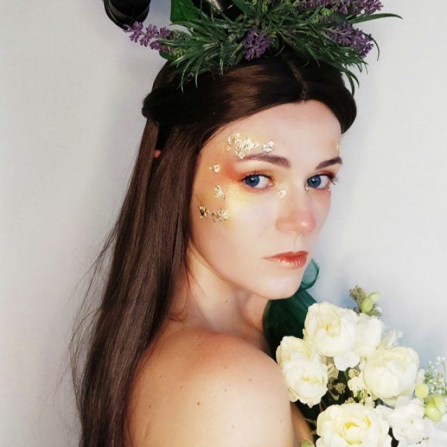 Levandulová rohatá čelenka